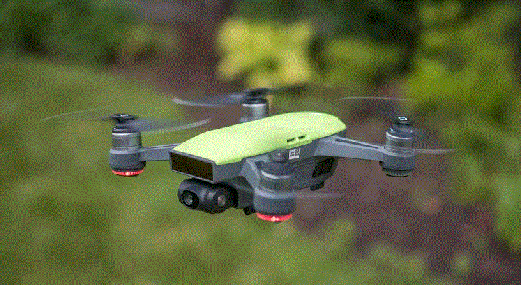 půjčovna dornů - dron DJI Spark